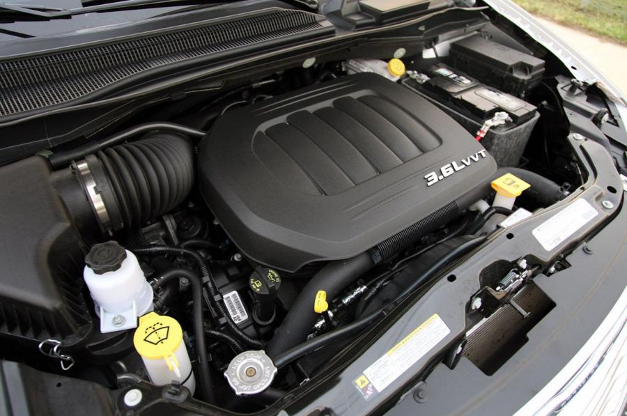  Chrysler Town & Country Touring 2011 года  (фото 30 из 43)